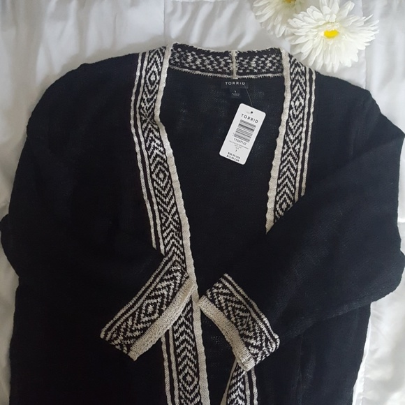 Torrid black and cream sweater - Picture 3 of 3